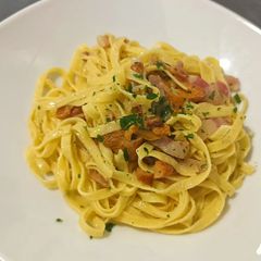 A picture of Tagliatelle with chanterelle mushrooms and guanciale.