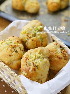 簡易自製大蒜麵包結 的食譜成品照片