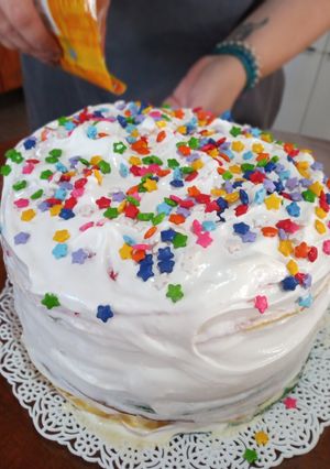 Una foto de Torta de panqueques de colores