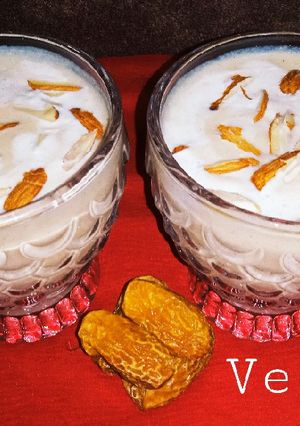 A picture of Dry Dates and Almond Milkshake.