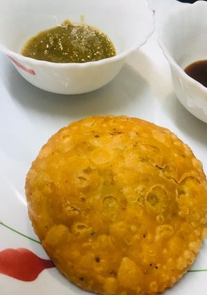 A picture of Rajasthani Khasta kachori.