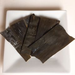 Very easy Japanese broth DASHI (1) A picture of Very easy Japanese broth DASHI (1).