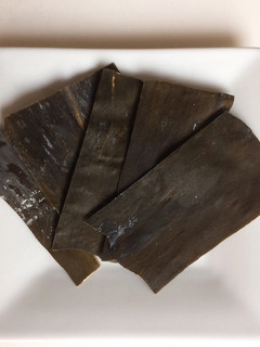 A picture of Very easy Japanese broth DASHI (1).