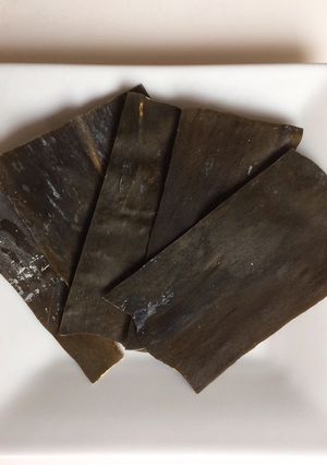 A picture of Very easy Japanese broth DASHI (1).
