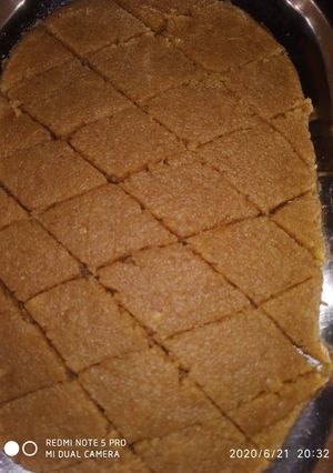 A picture of Oats badam burfi.