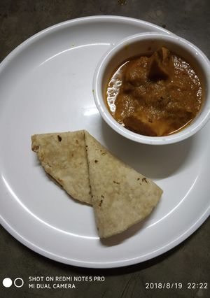 A picture of Chicken masala.