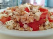 Una foto di insalata caprese