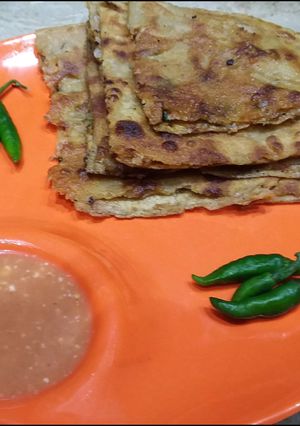 A picture of Aloo ka masalay dar paratha 😋🌶🍅.