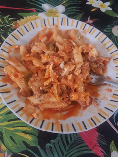 Una foto de Macarrones con pimiento huevo duro y atún