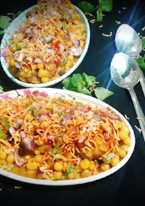 A picture of Ragda Pattice.