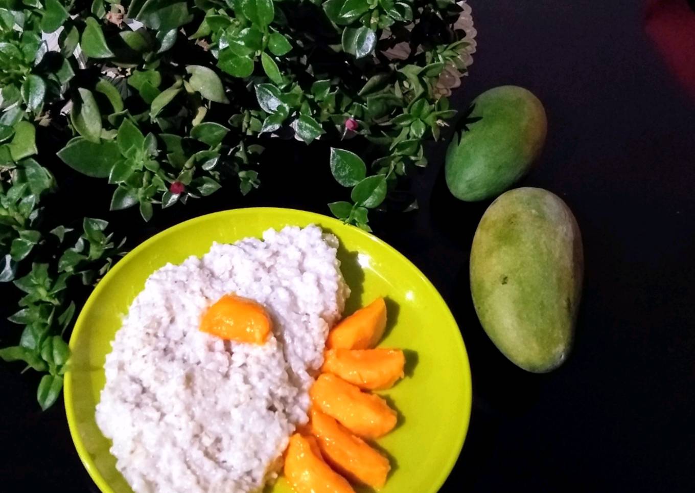 Brown Sticky Rice With Mango(Thai dish)