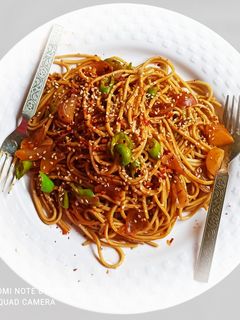 स्पाइसी नूडल्स (spicy noodles recipe in Hindi) रेसिपी मुख्य फोटो