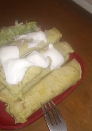 Una foto de Enchiladas verdes de pollo