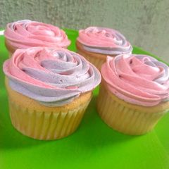 A picture of Vanilla cup cake with butter icing.