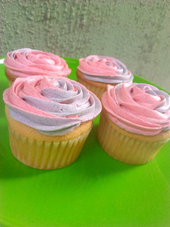 A picture of Vanilla cup cake with butter icing.