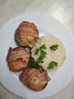 Sajttal sonkával juhtúróval töltött gomba recept fotója