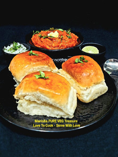 પાવભાજી (Pav Bhaji Recipe In Gujarati) રેસીપી મુખ્ય ફોટો