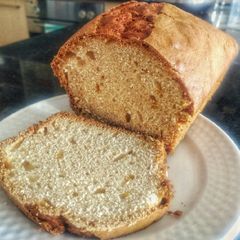 A picture of My mom's Chilean pound cake.