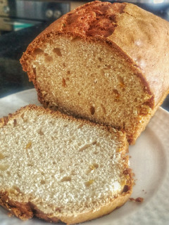 A picture of My mom's Chilean pound cake.