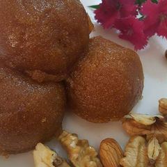 A picture of Rava Halwa karachi style.
