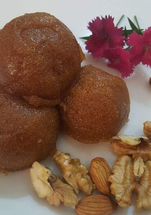 A picture of Rava Halwa karachi style.