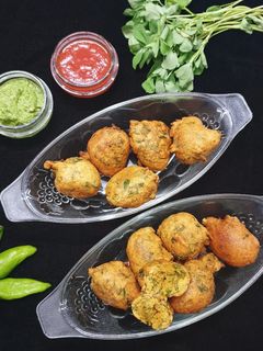 મેથીના ગોટા (Methi na gota recipe in Gujarati) રેસીપી મુખ્ય ફોટો