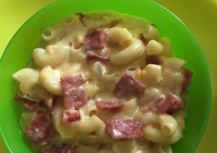 Macaroni schotel kukus with smoked beef