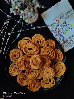રાઈસ ફ્લોર ચકરી (Rice Flour Chakri Recipe In Gujarati) રેસીપી મુખ્ય ફોટો