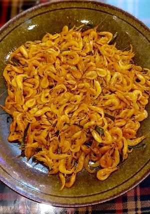 Hình của món Tép gạo rang lá chanh.