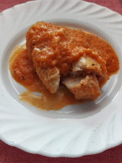 Una foto de Bacalao con tomate