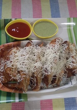 A picture of Veg mayo cheese sandwich.