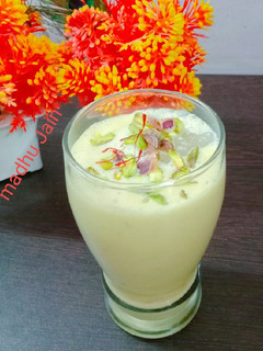 केसर पिस्ता लस्सी (kesar pista lassi recipe in Hindi) रेसिपी मुख्य फोटो