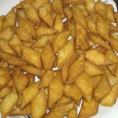 A picture of Namkeen pare.
