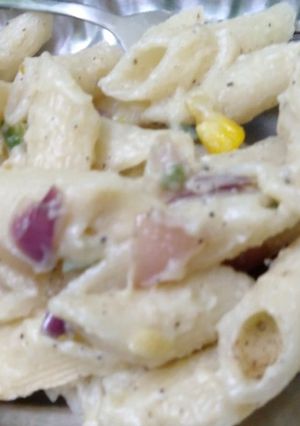 वाइट सॉस पास्ता(White sauce pasta recipe in Hindi) रेसिपी मुख्य फोटो