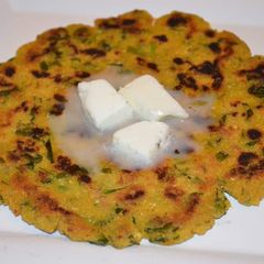 A picture of Missi Roti.