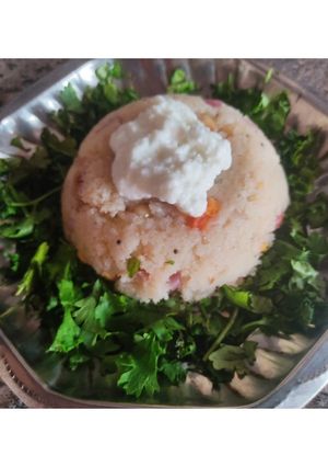 उपमा (upma recipe in marathi) रेसिपी चे मुख्य फोटो 
