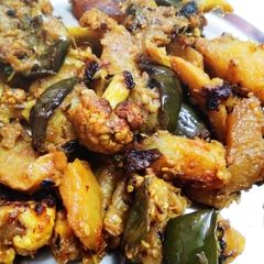 A picture of Fried Aloo baingan gobhi.