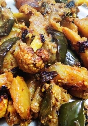 A picture of Fried Aloo baingan gobhi.