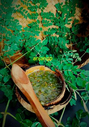 मोरिंगा राईस कंट्री सूप (शेवगा पानांचे सूप) (shewaga pananche soup recipe in marathi) रेसिपी चे मुख्य फोटो