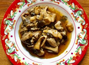 Hình của món Chay: Nấm rơm kho tiêu.