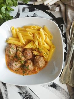 Stroganoff húsgolyók tésztával/lassúfőző edényben is recept fotója