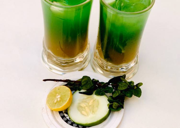 Mint leaves and cucumber juice