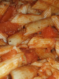 Una foto de Macarrones integrales con tomate y picada de ternera