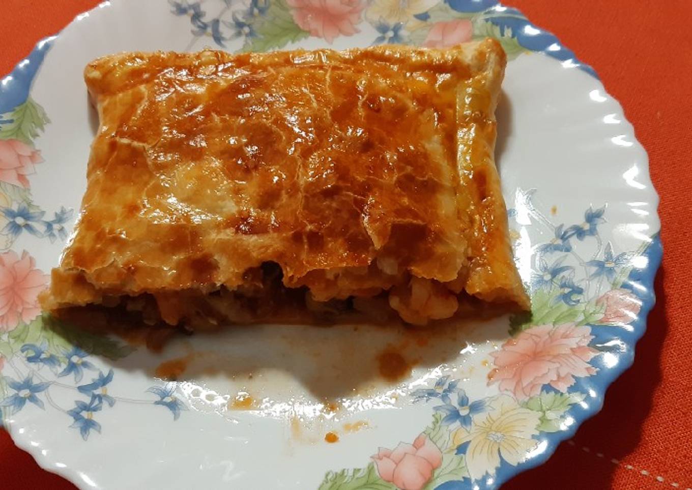 Empanada de langostinos y champiñones
