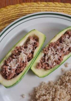 Una foto de Calabacitas rellenas de carne molida