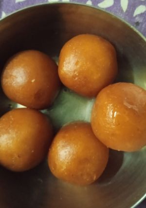 गुलाब जामुन (gulab jamun recipe in Hindi) रेसिपी मुख्य फोटो