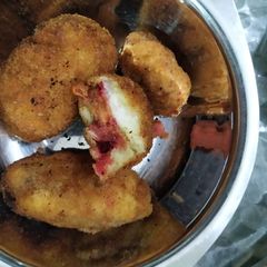 A picture of Beetroot Aloo Bread Pakora.