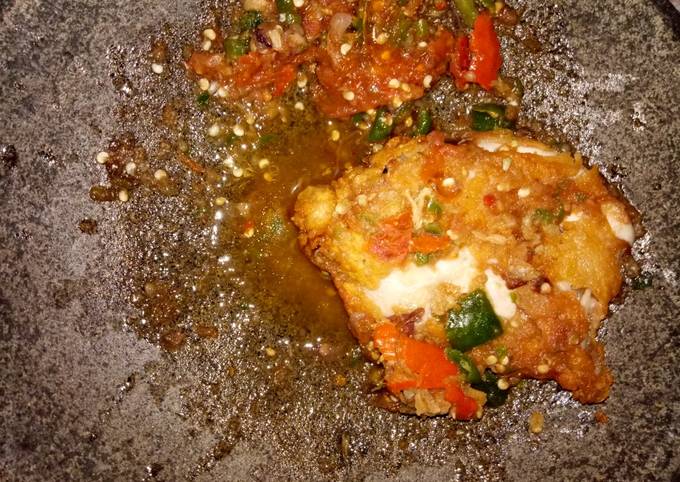 (6) Ayam geprek sambel pecak