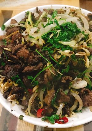 Hình của món Thịt lợn lòi xào lăn.