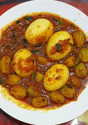A picture of Egg curry.